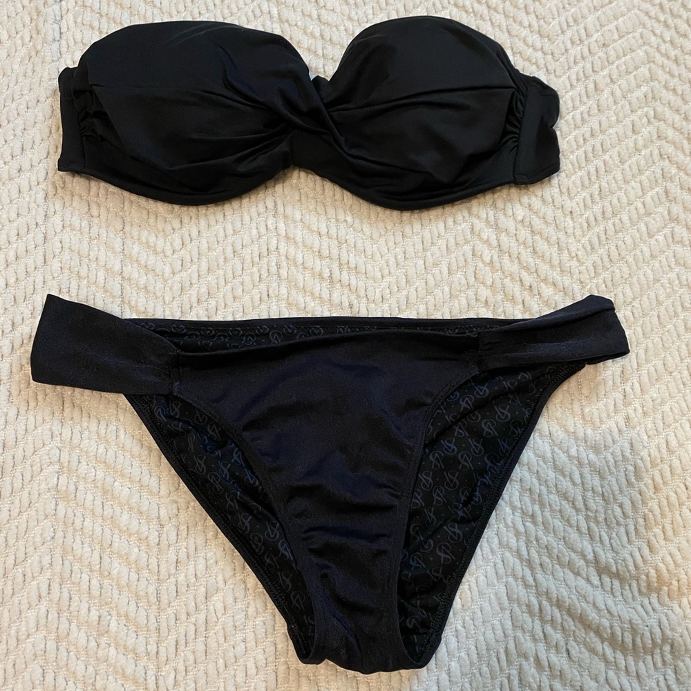 Black bandeau VS bikini